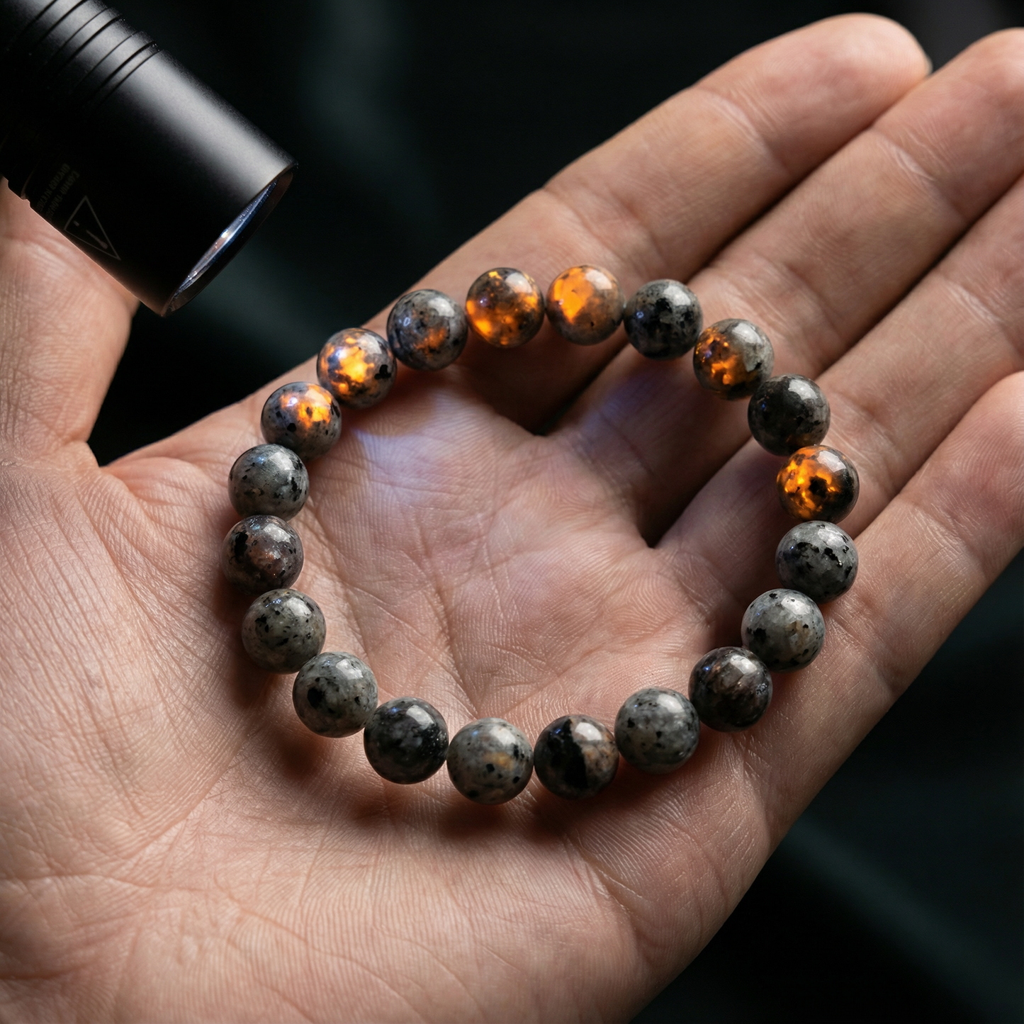 Pulsera Yooperlite | Fluorescencia natural, destaca en tu camino.